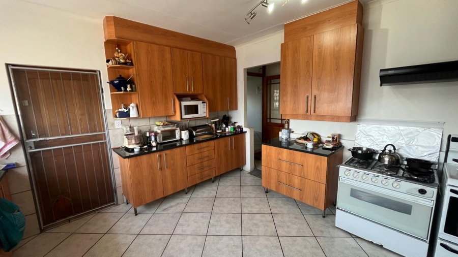 5 Bedroom Property for Sale in Wavecrest Eastern Cape